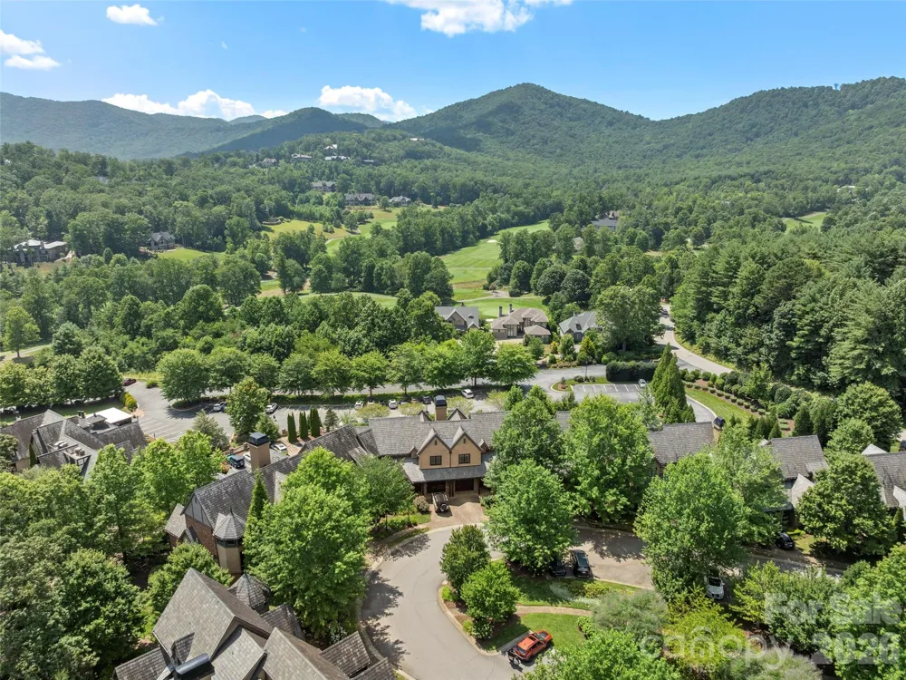 26 Village Oak Drive Arden, NC 28704