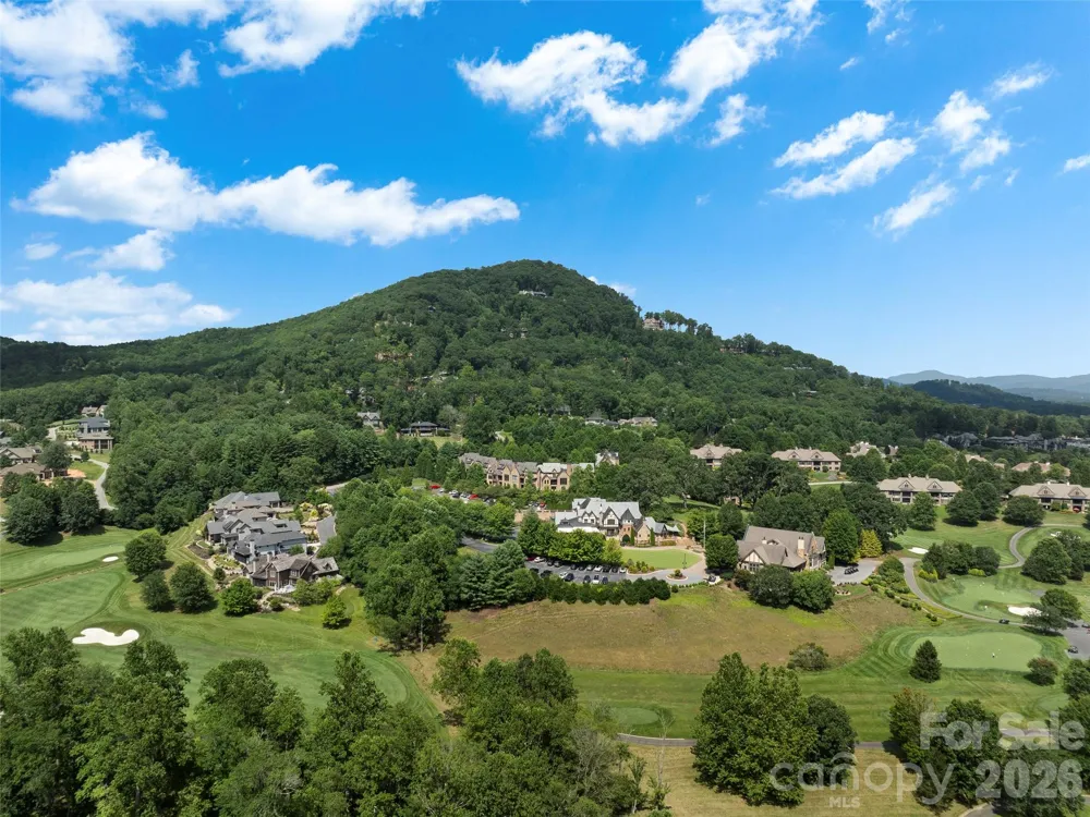 26 Village Oak Drive Arden, NC 28704