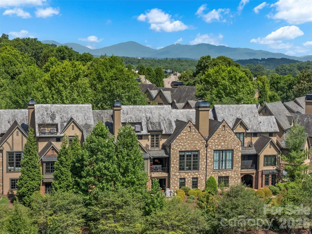26 Village Oak Drive Arden, NC 28704