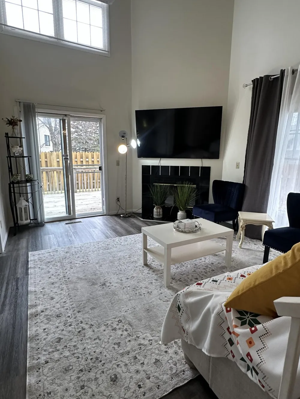 1612 Rose Hill Circle Saint Paul, MN 55108