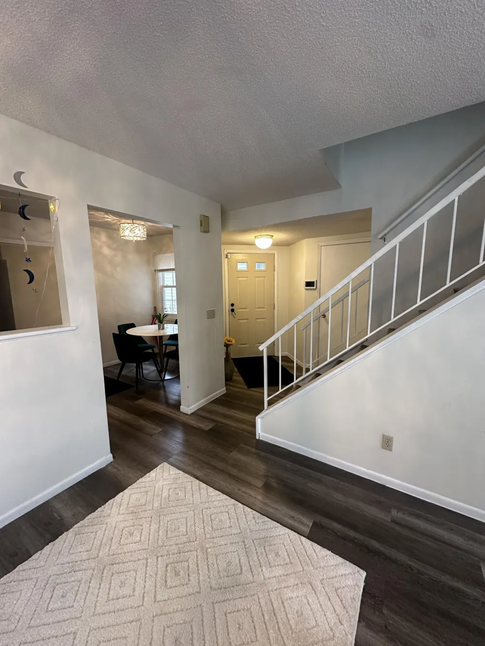 1612 Rose Hill Circle Saint Paul, MN 55108