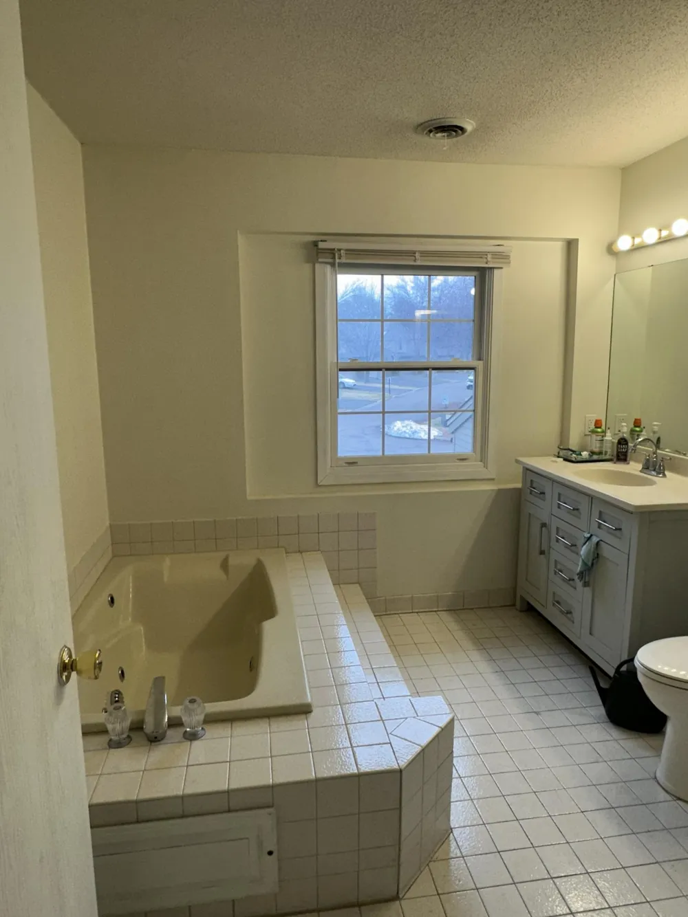1612 Rose Hill Circle Saint Paul, MN 55108