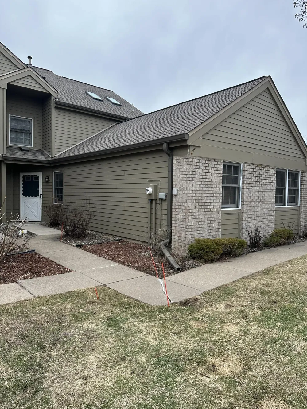 1612 Rose Hill Circle Saint Paul, MN 55108
