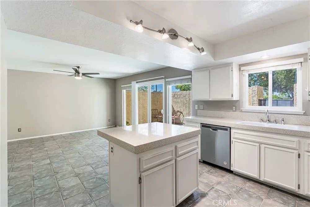 7088 Seville Riverside, CA 92504