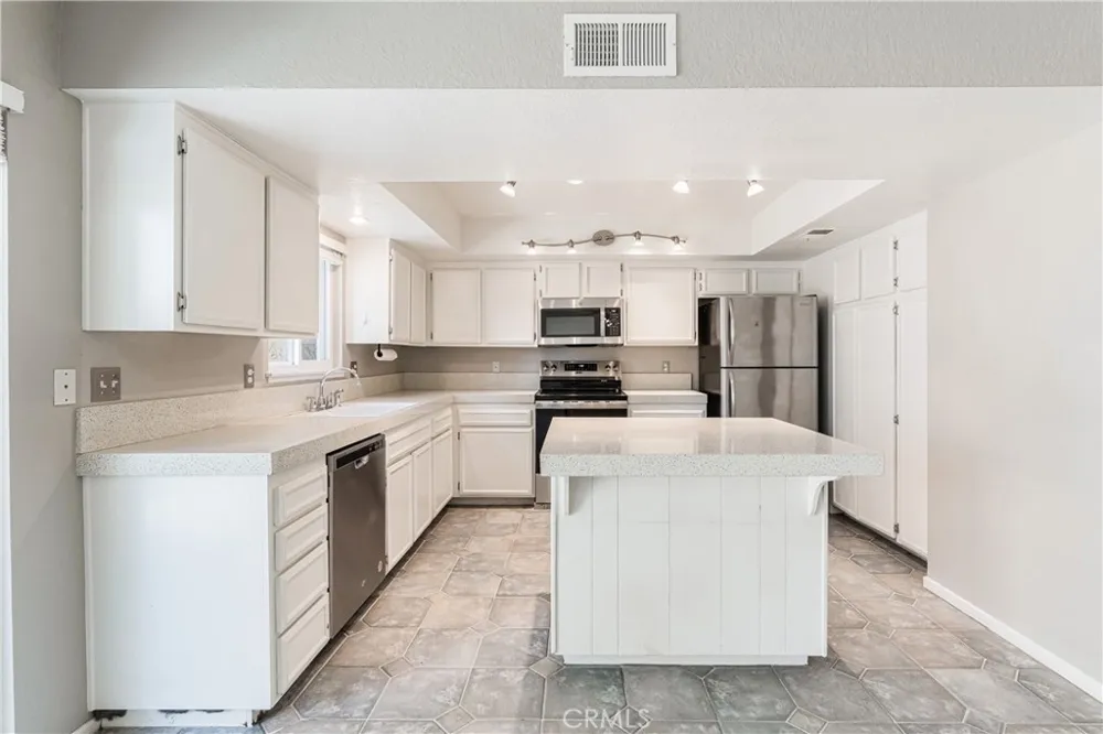 7088 Seville Riverside, CA 92504