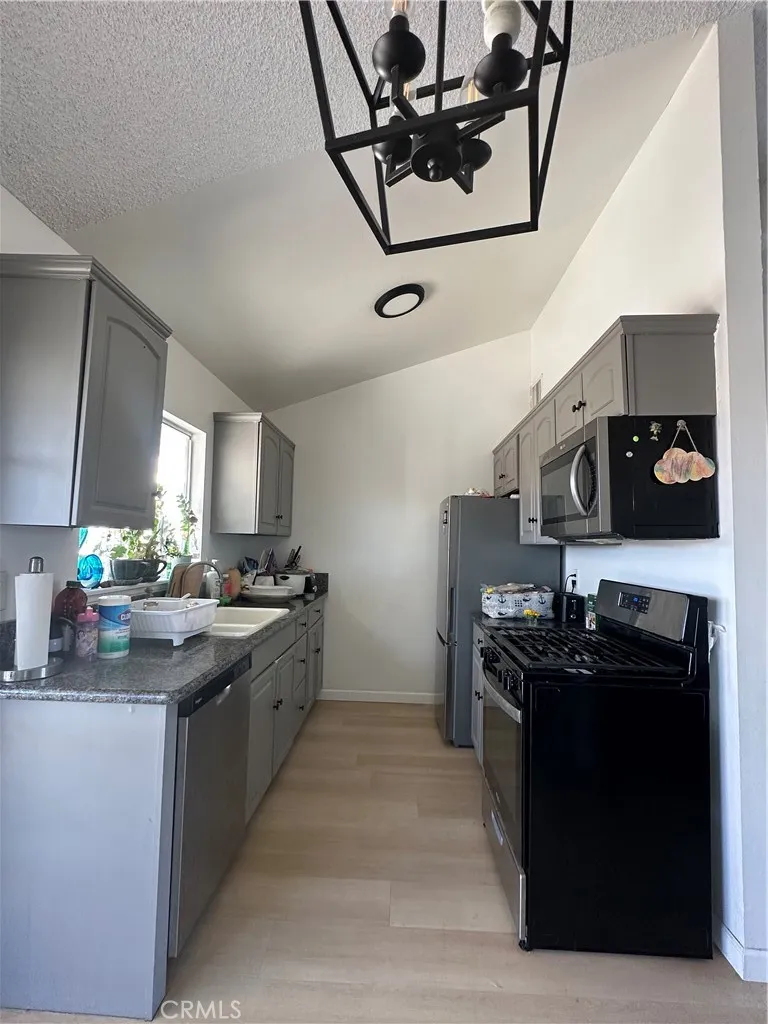 11013 Rome Beauty California City, CA 93505