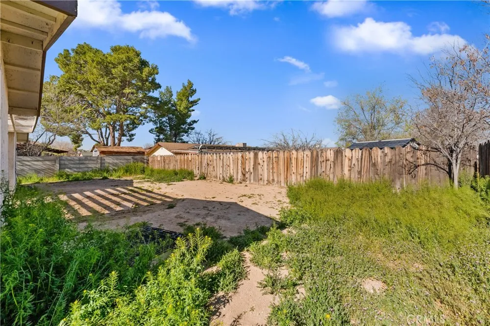 21449 Applewood California City, CA 93505