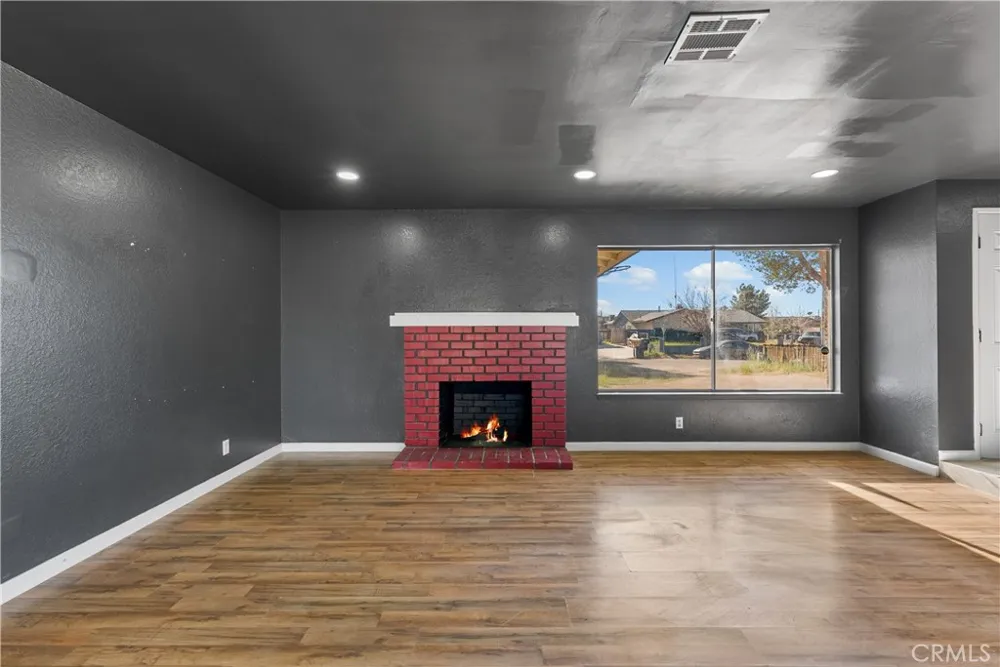 21449 Applewood California City, CA 93505