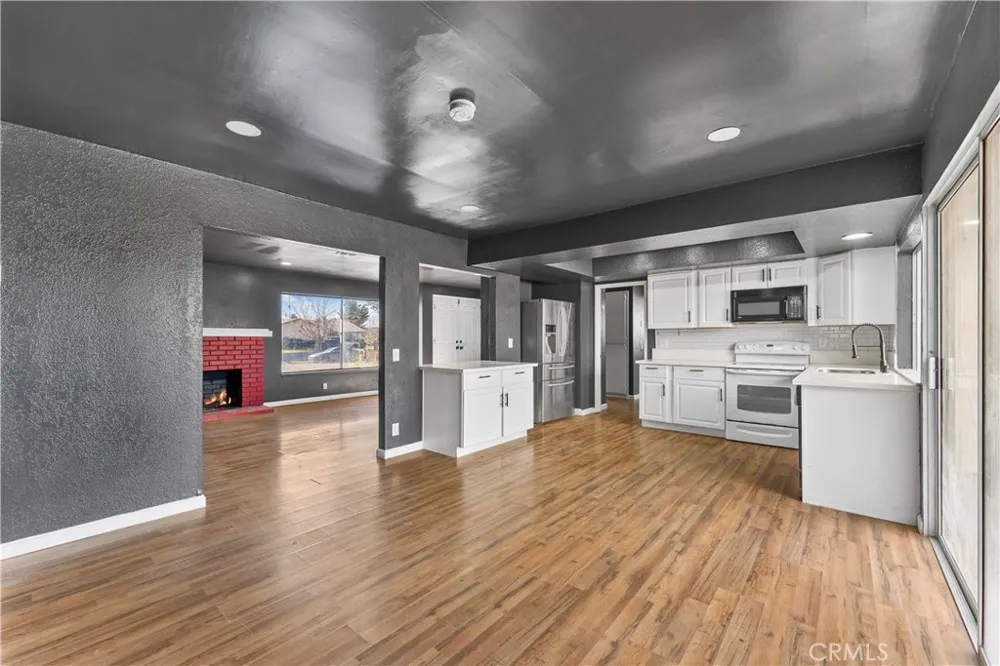 21449 Applewood California City, CA 93505