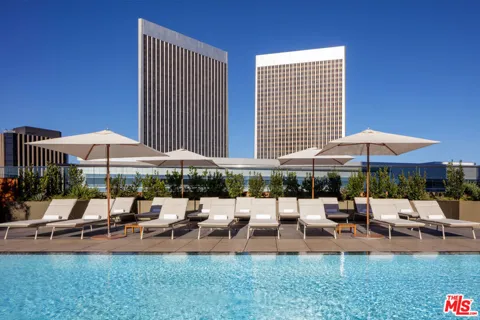 2025 Avenue Of The Stars #1607