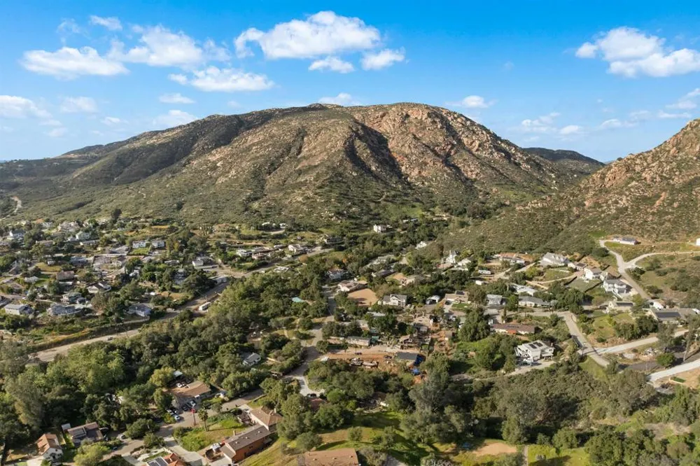 Silverbrook Dr El Cajon, CA 92019