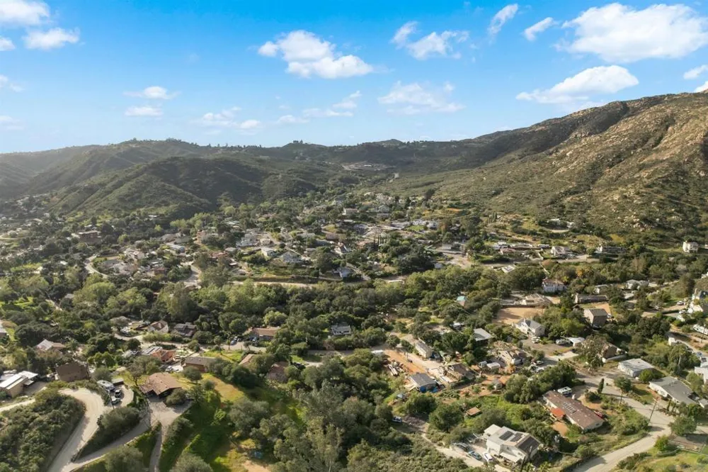 Silverbrook Dr El Cajon, CA 92019