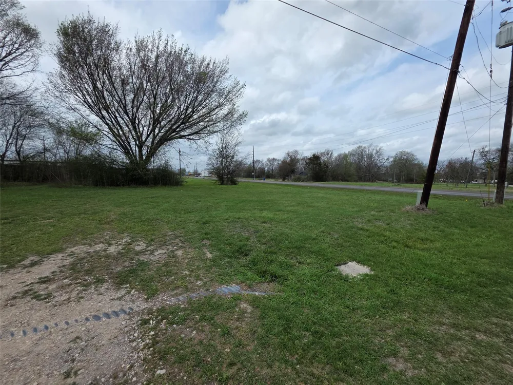 408 Spur 515 Navasota, TX 77868
