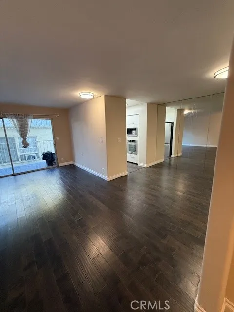 434 S Canon #202 Beverly Hills, CA 90212
