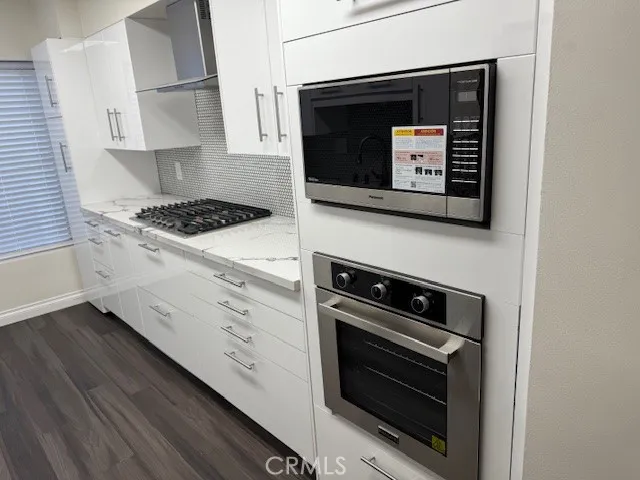 434 S Canon #202 Beverly Hills, CA 90212