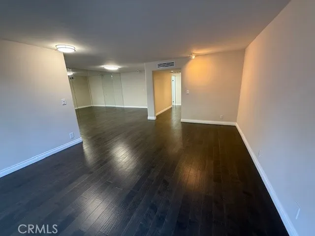 434 S Canon #202 Beverly Hills, CA 90212