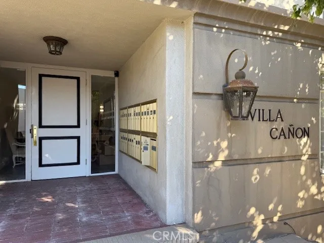 434 S Canon #202 Beverly Hills, CA 90212