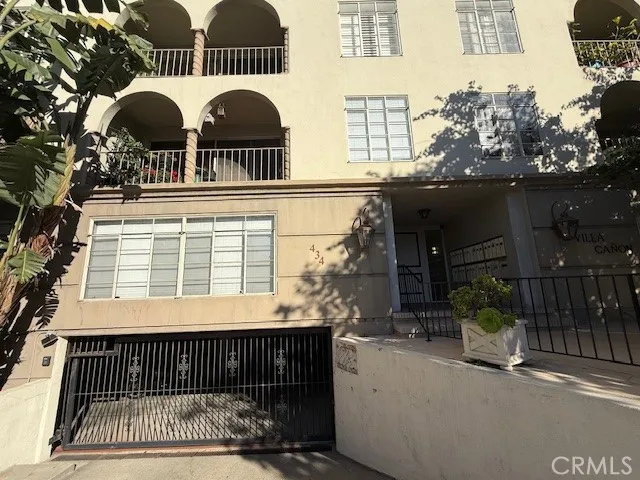 434 S Canon #202 Beverly Hills, CA 90212