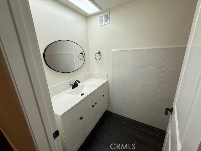 434 S Canon #202 Beverly Hills, CA 90212