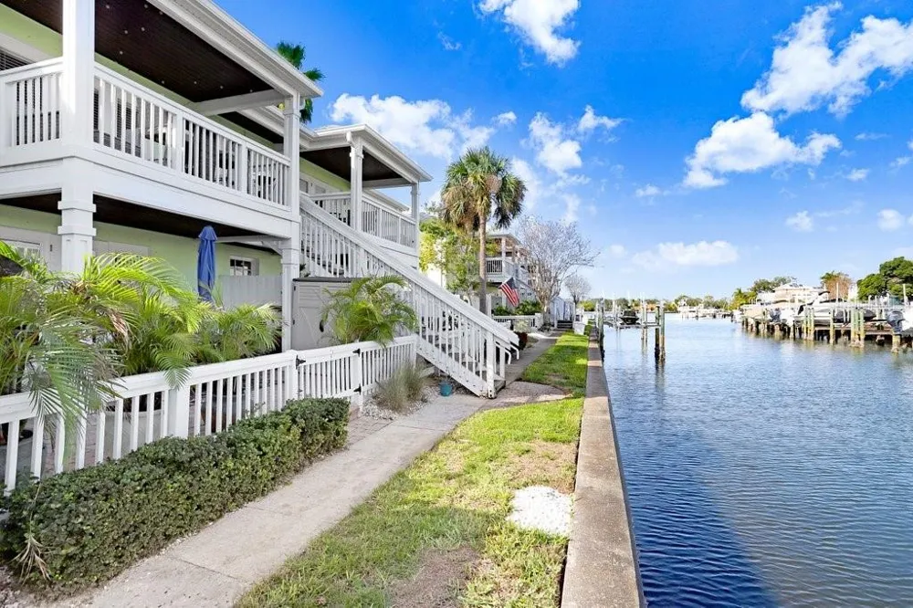 5012 STARFISH DRIVE SE #B St Petersburg, FL 33705