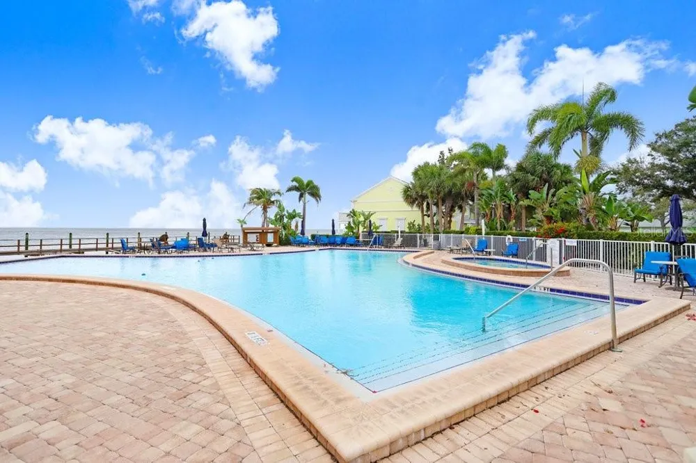 5012 STARFISH DRIVE SE #B St Petersburg, FL 33705