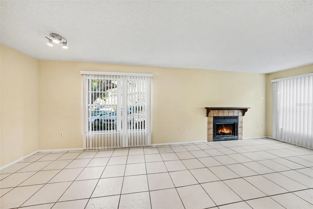 14319 HANGING MOSS CIRCLE #101 Tampa, FL 33613