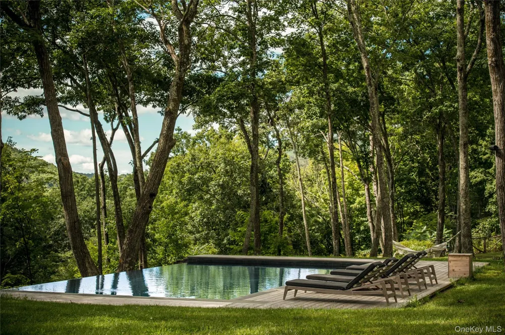 55 Nordic Drive Woodstock, NY 12498