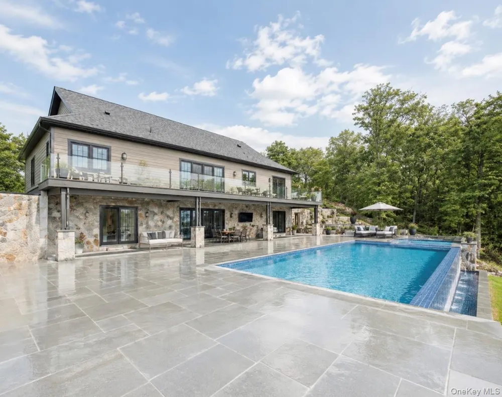 55 Ridgecrest Putnam Valley, NY 10537