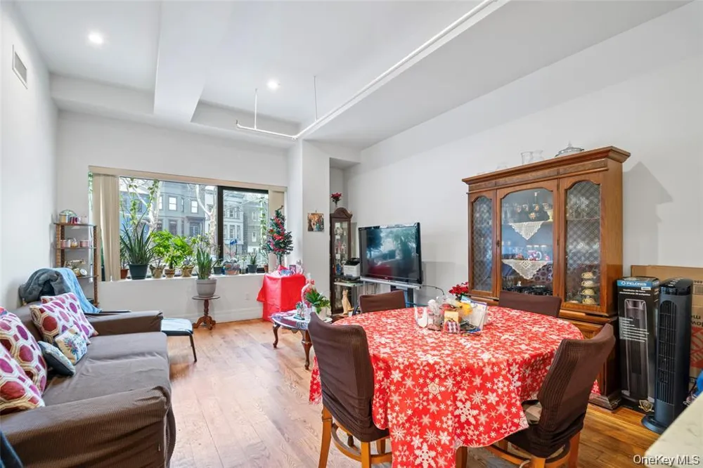850 Metropolitan Avenue #1E Brooklyn, NY 11211