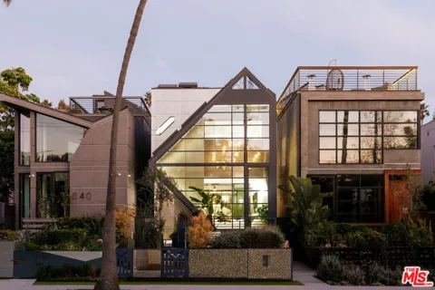 838 California Avenue