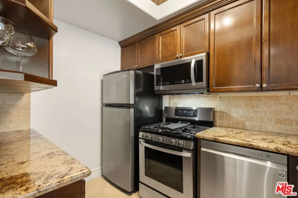 4128 Whitsett Avenue #107 Studio City, CA 91604