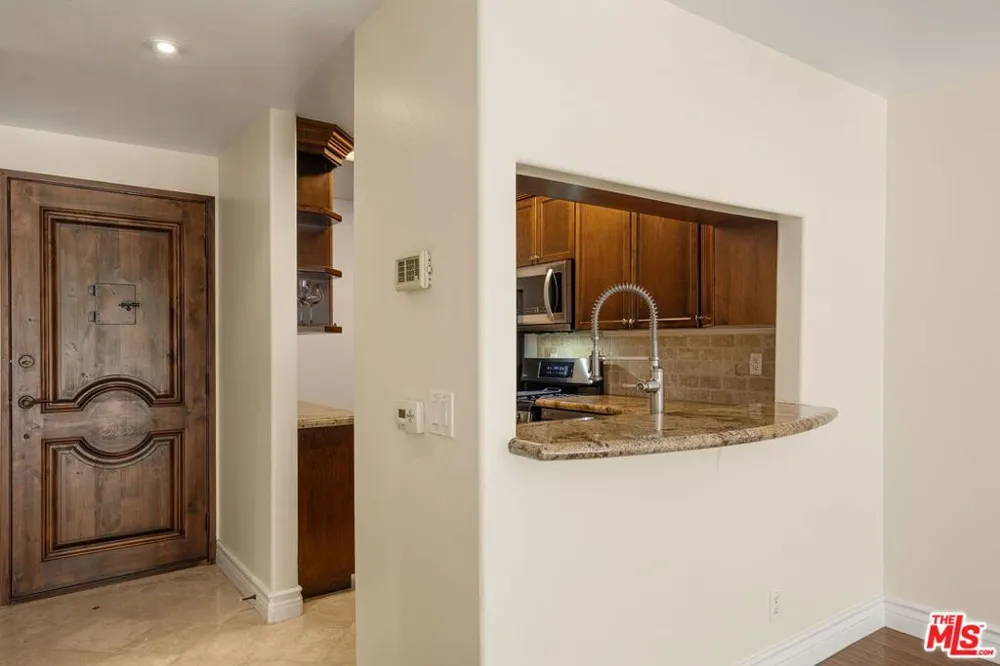 4128 Whitsett Avenue #107 Studio City, CA 91604