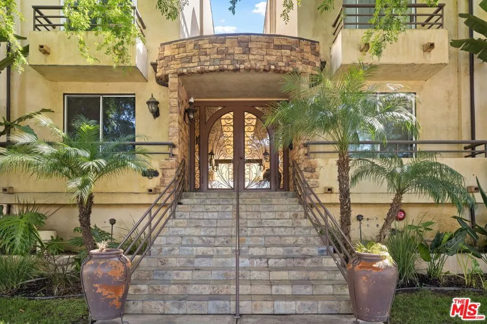 4128 Whitsett Avenue #107 Studio City, CA 91604