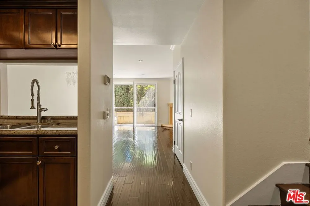 4128 Whitsett Avenue #107 Studio City, CA 91604