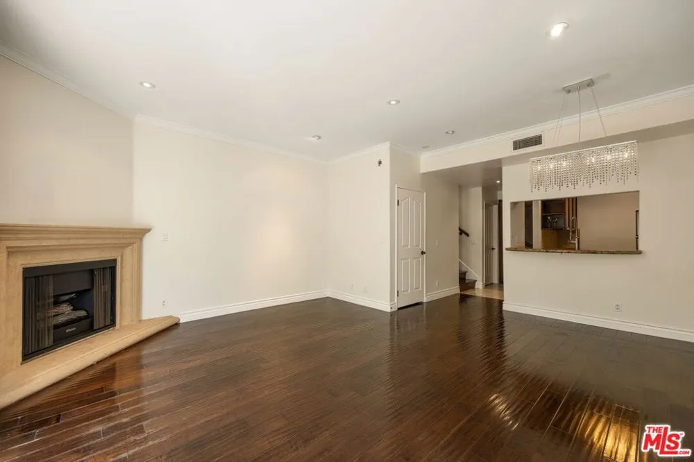 4128 Whitsett Avenue #107 Studio City, CA 91604