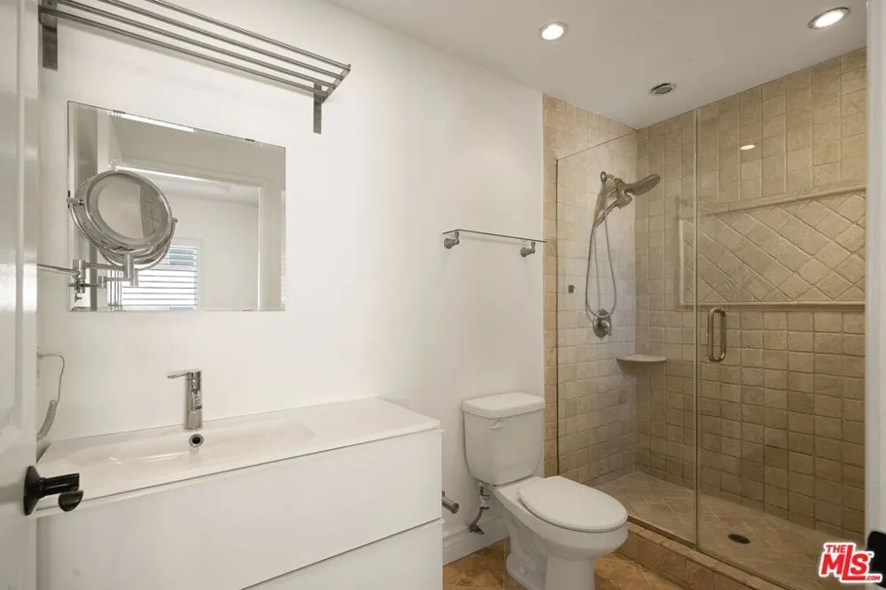 4128 Whitsett Avenue #107 Studio City, CA 91604