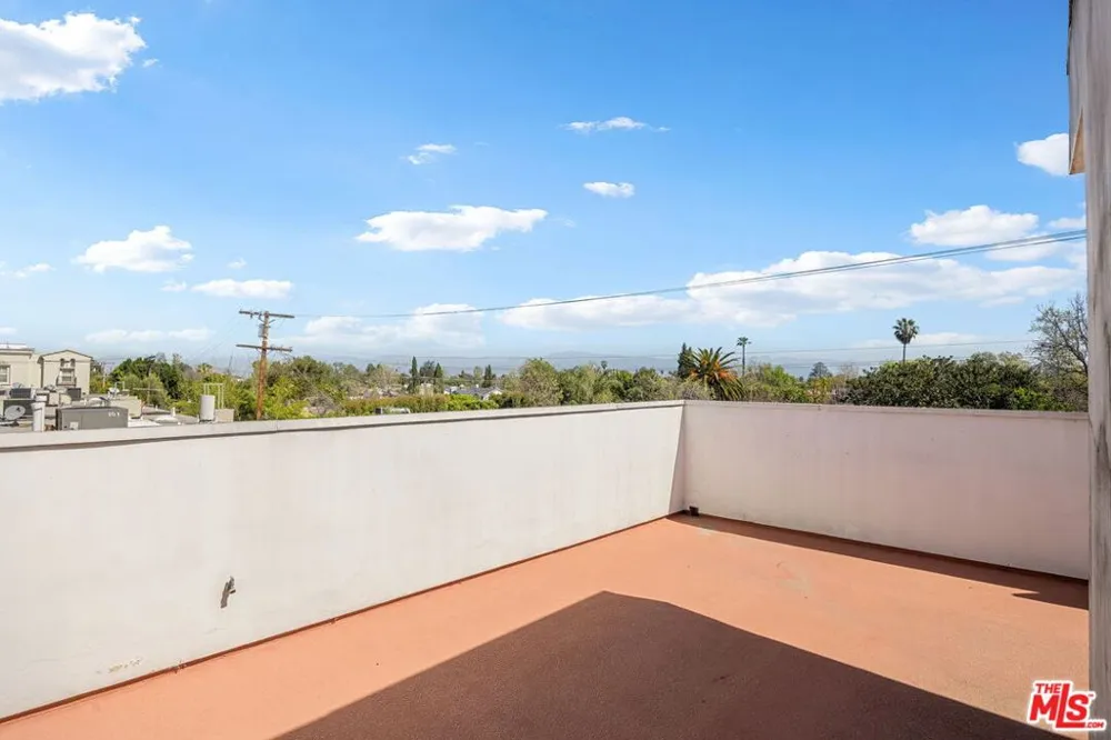 4128 Whitsett Avenue #107 Studio City, CA 91604