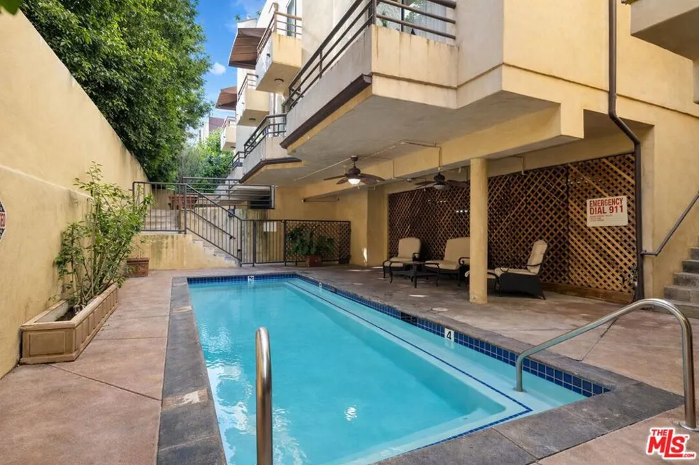 4128 Whitsett Avenue #107 Studio City, CA 91604