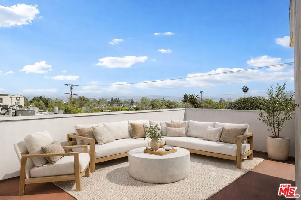 4128 Whitsett Avenue #107 Studio City, CA 91604
