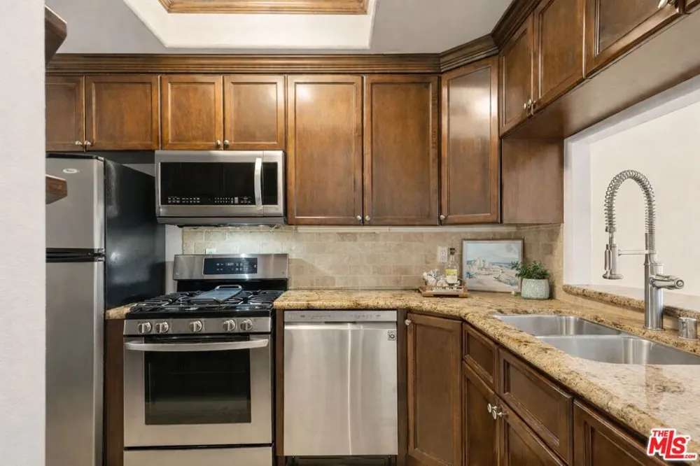 4128 Whitsett Avenue #107 Studio City, CA 91604