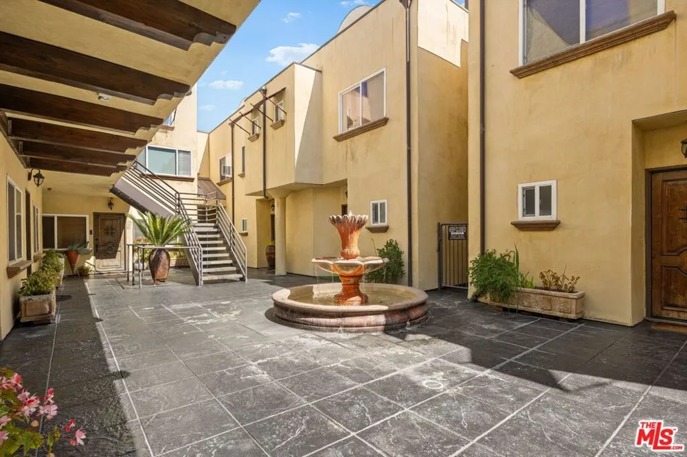 4128 Whitsett Avenue #107 Studio City, CA 91604