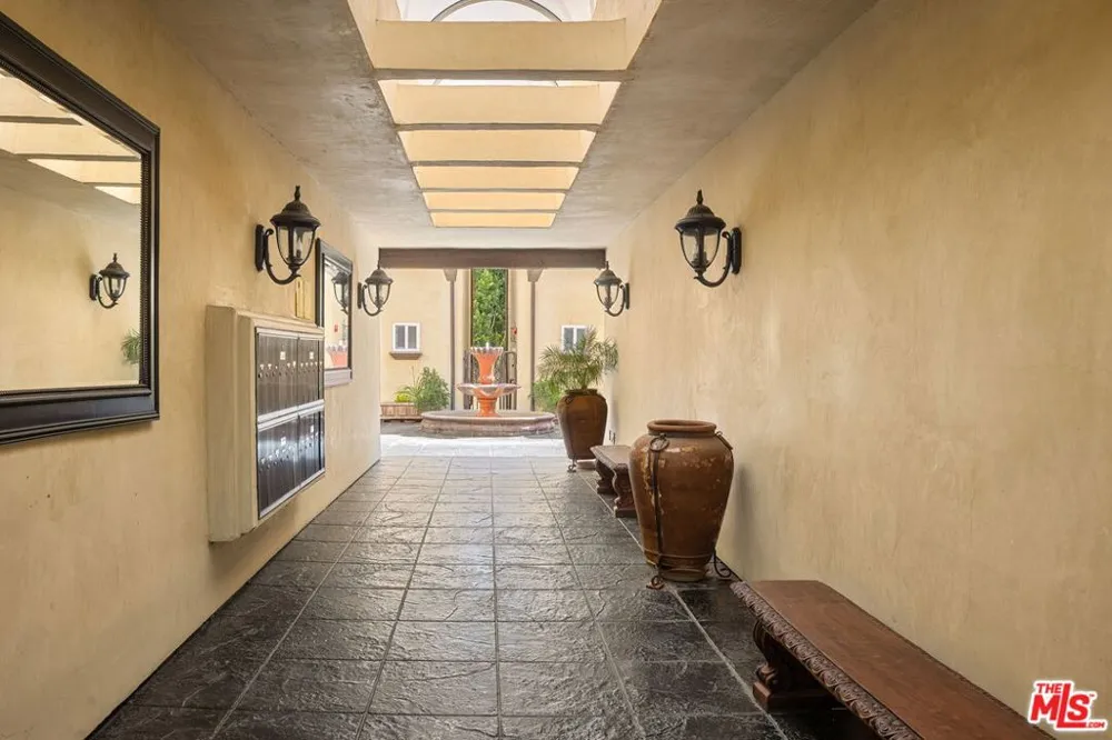 4128 Whitsett Avenue #107 Studio City, CA 91604