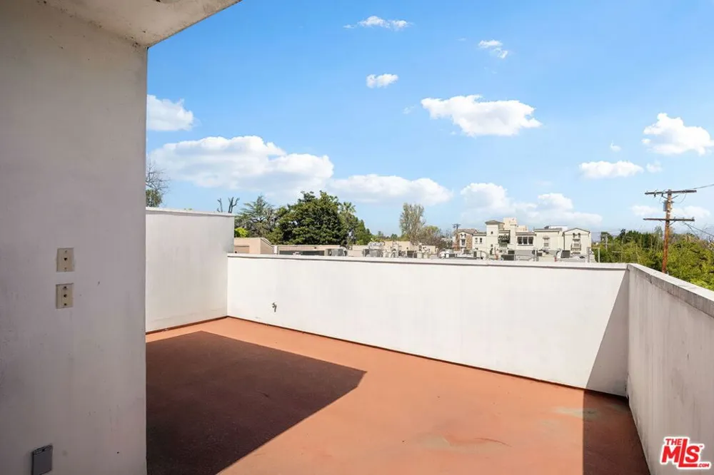 4128 Whitsett Avenue #107 Studio City, CA 91604