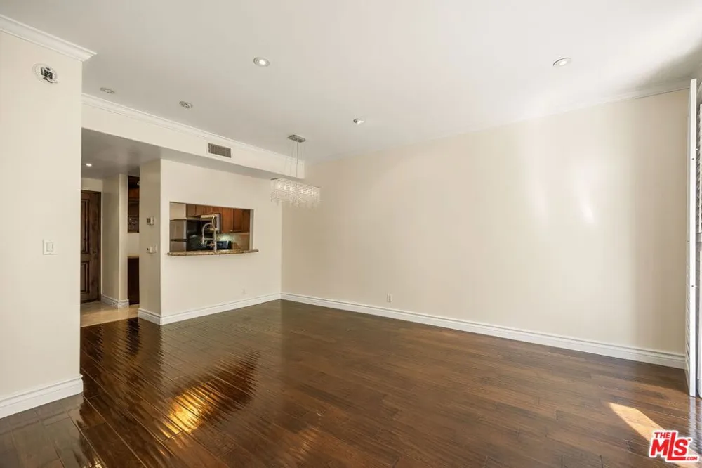 4128 Whitsett Avenue #107 Studio City, CA 91604