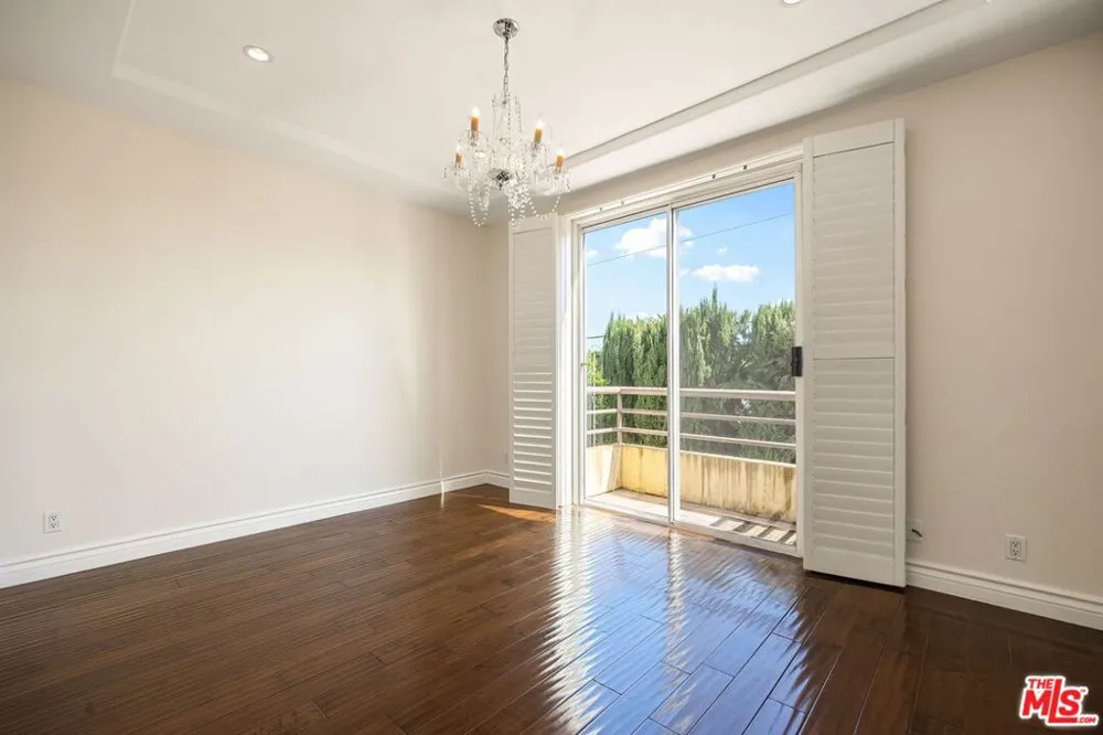 4128 Whitsett Avenue #107 Studio City, CA 91604