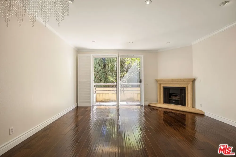 4128 Whitsett Avenue #107 Studio City, CA 91604
