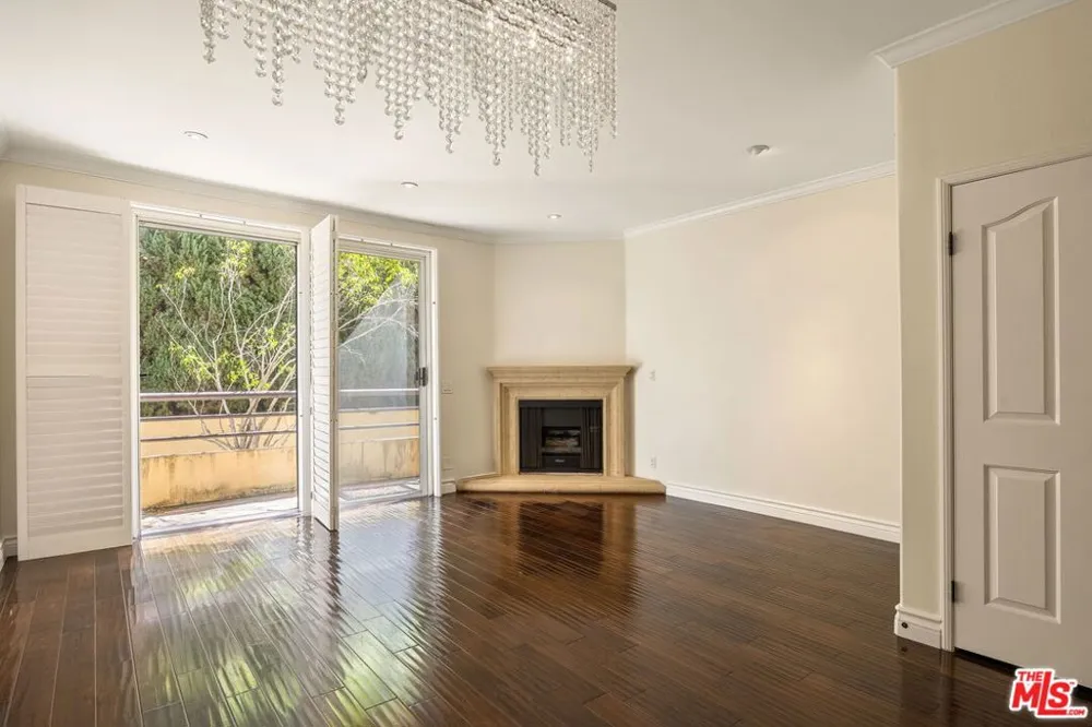 4128 Whitsett Avenue #107 Studio City, CA 91604