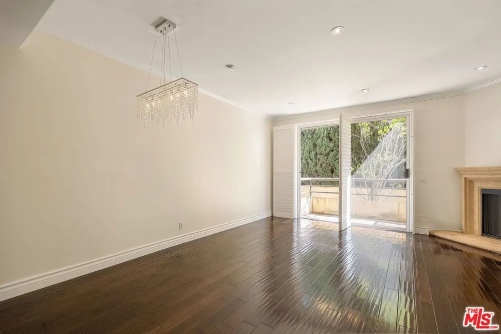 4128 Whitsett Avenue #107 Studio City, CA 91604