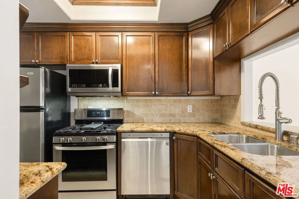 4128 Whitsett Avenue #107 Studio City, CA 91604