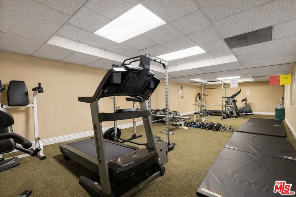 4128 Whitsett Avenue #107 Studio City, CA 91604